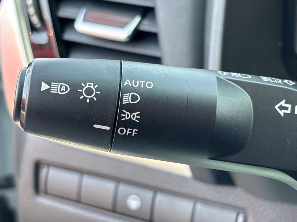 Used 2024 Nissan Rogue SL image 25