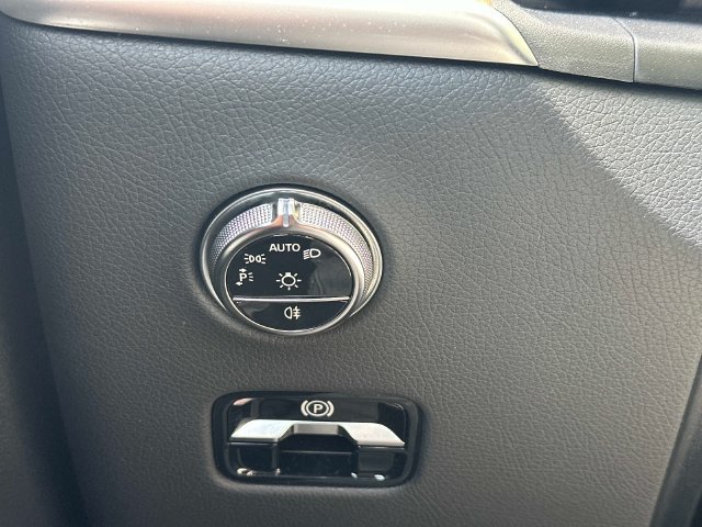 Used 2025 Mercedes-Benz GLC 300 4MATIC image 25