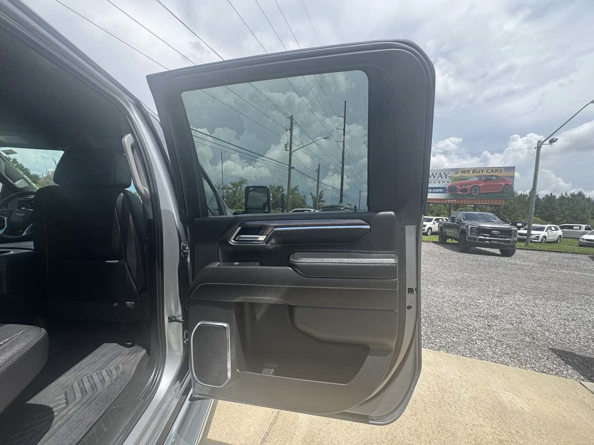 Used 2024 Chevrolet Silverado 2500 LTZ w/ LTZ Plus Package AWD/4WD image 31