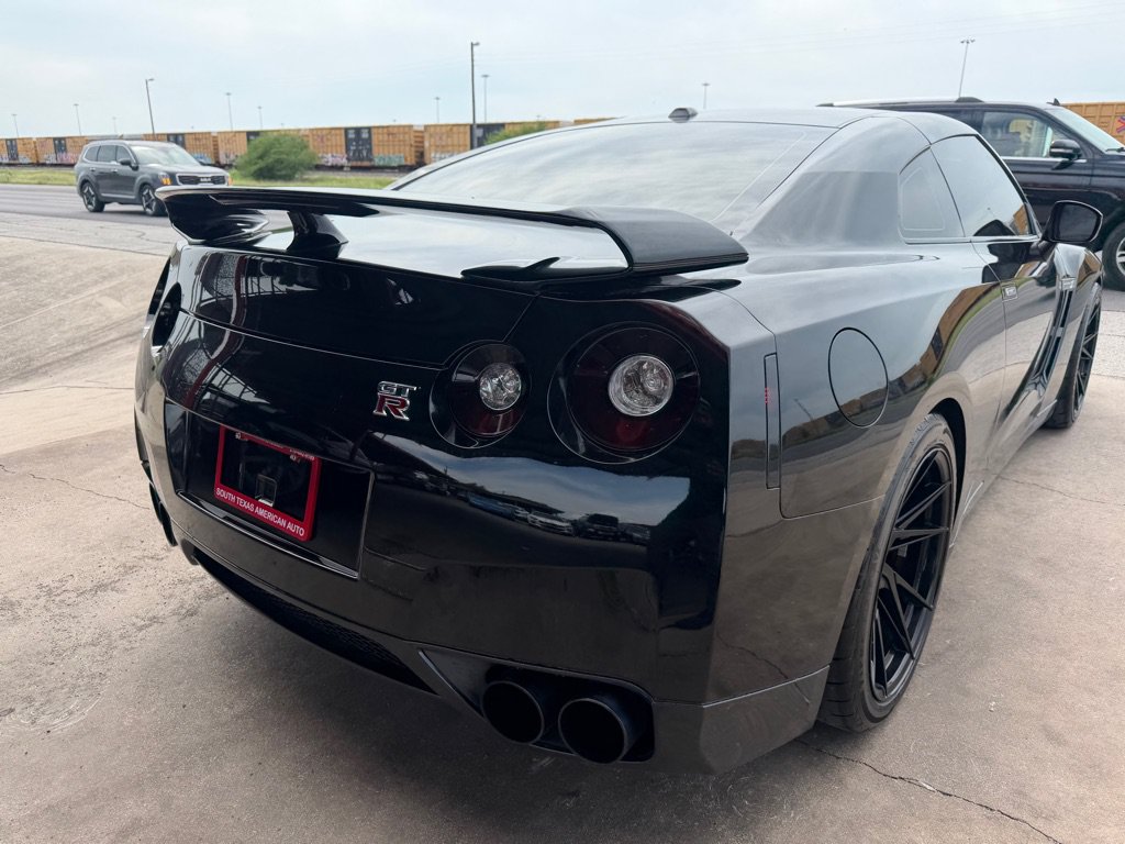 Used 2010 Nissan GT-R Premium AWD/4WD image 38