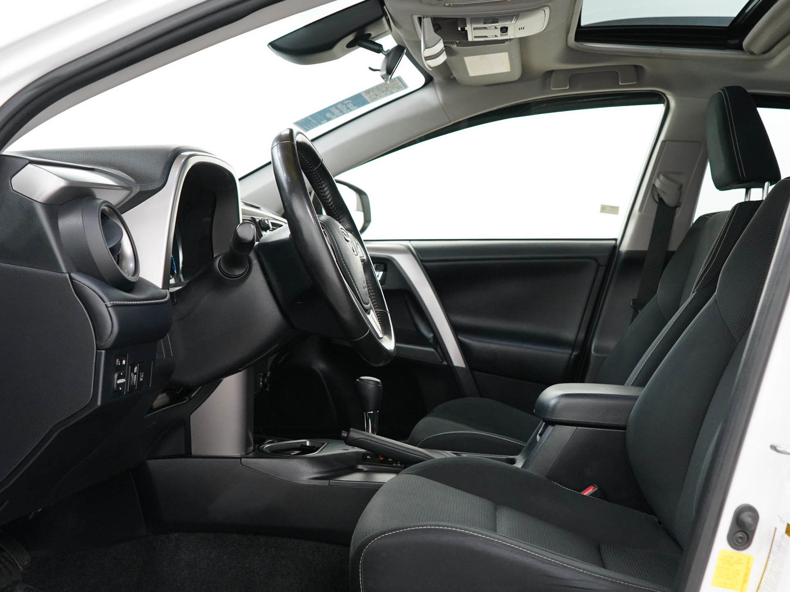 Used 2017 Toyota RAV4 XLE w/ Carpet Mat Package AWD/4WD image 15