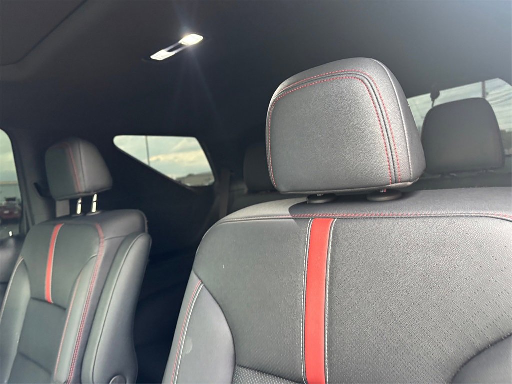 Used 2025 Chevrolet Traverse RS image 30