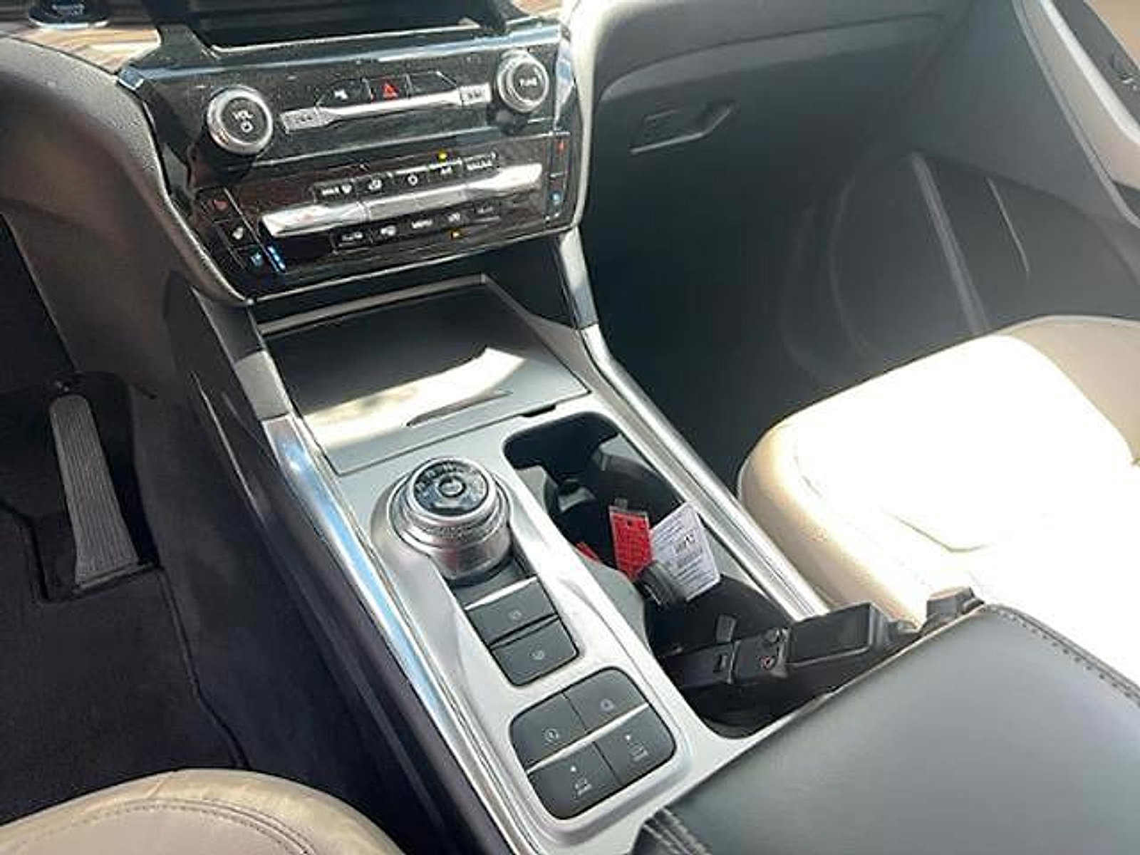 Used 2024 Ford Explorer Limited image 16