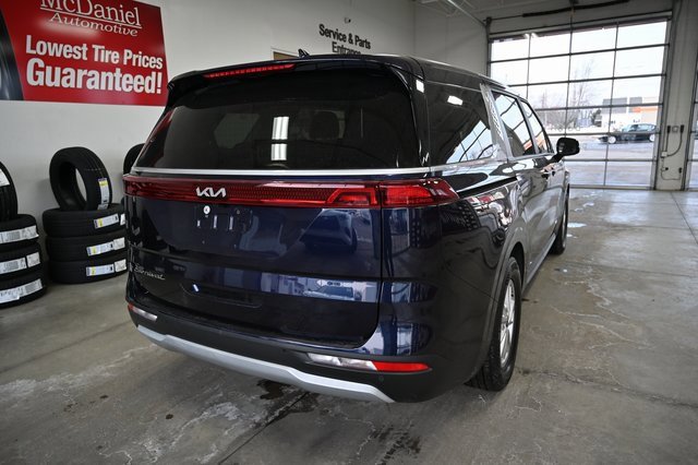 Used 2022 Kia Carnival LX image 6