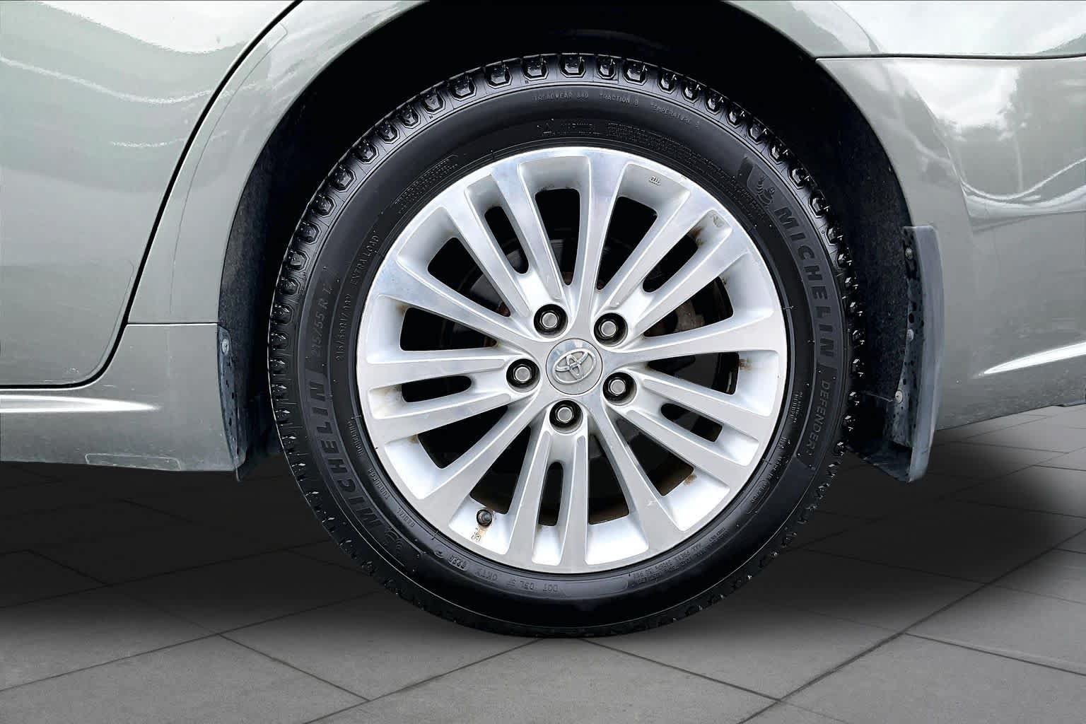 Used 2014 Toyota Avalon Limited FWD image 11