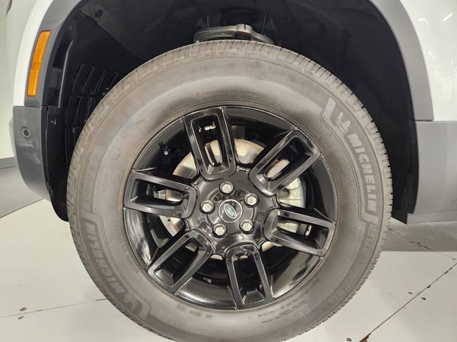 Used 2025 Land Rover Defender 110 S image 8