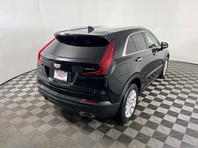 Used 2023 Cadillac XT4 Luxury w/ Cold Weather Package AWD/4WD image 7