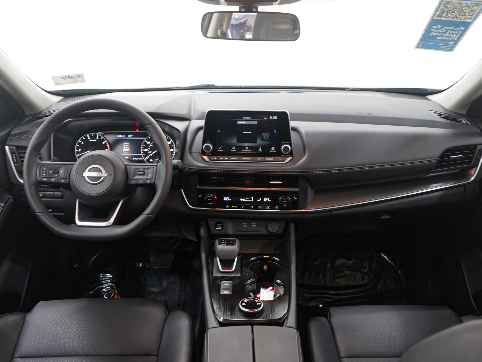 Used 2024 Nissan Rogue SV w/ SV Premium Package image 16