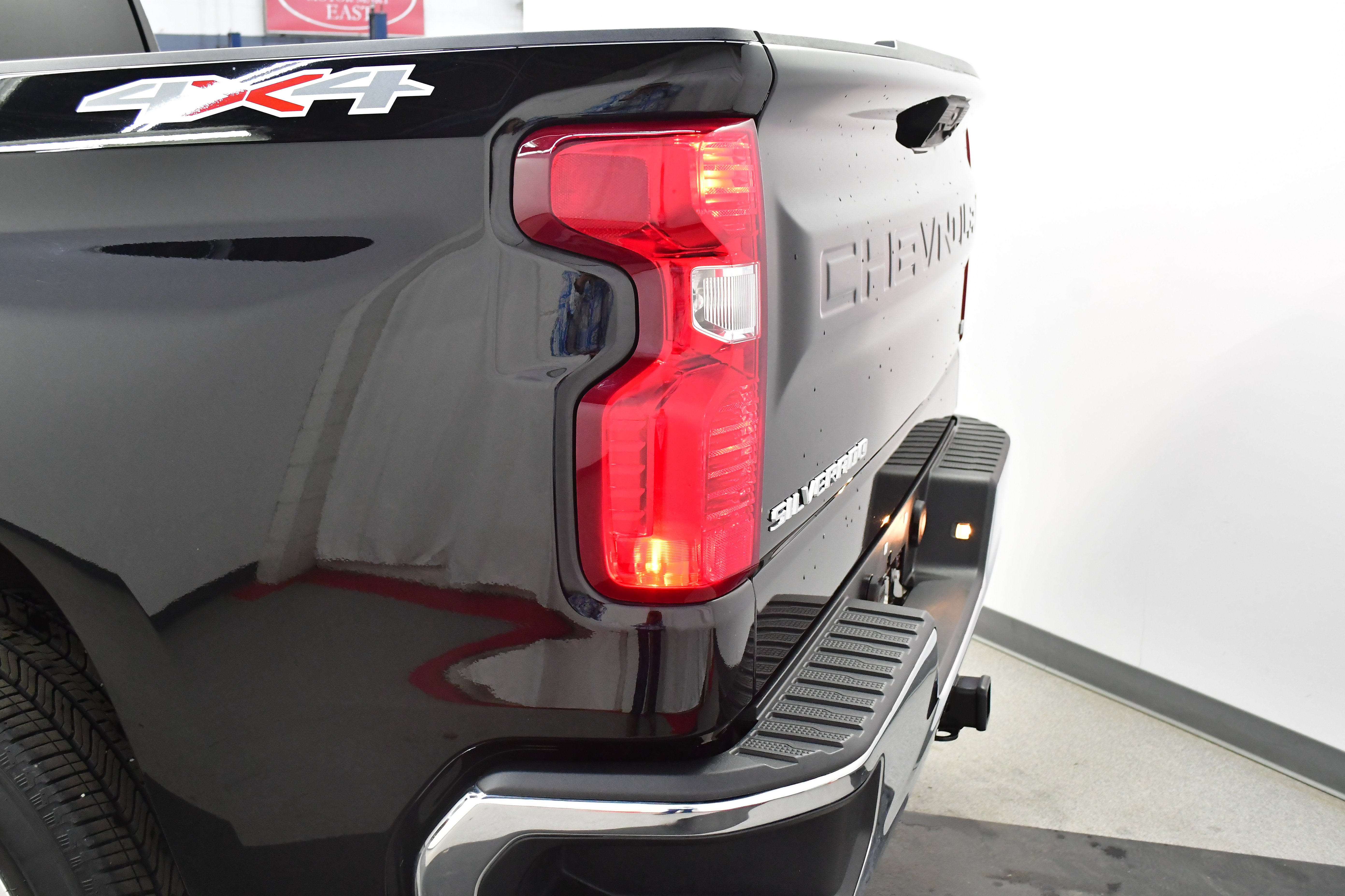 Used 2024 Chevrolet Silverado 1500 LT AWD/4WD image 31