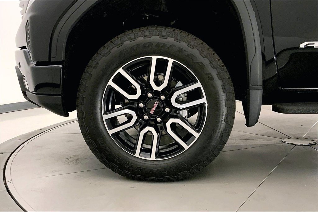 Used 2026 GMC Sierra 1500 AT4 w/ AT4 Premium Package AWD/4WD image 8