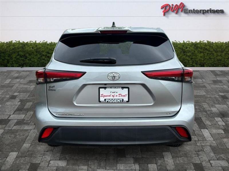 Used 2023 Toyota Highlander LE FWD image 9