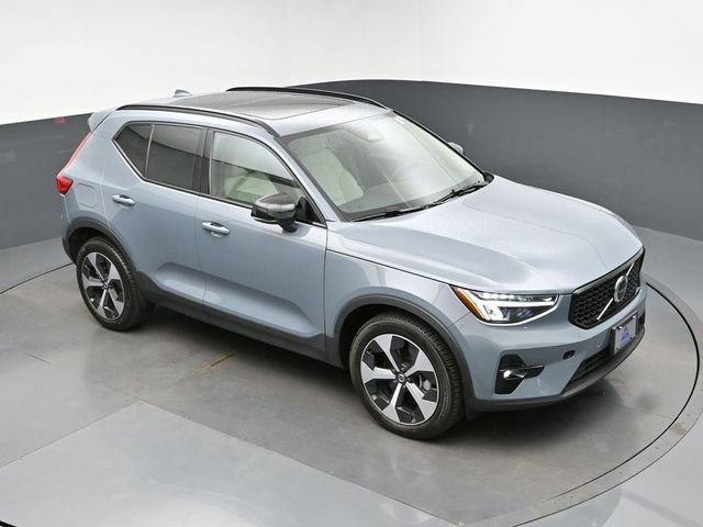 Used 2023 Volvo XC40 B5 Plus w/ Protection Package Premier AWD/4WD image 18