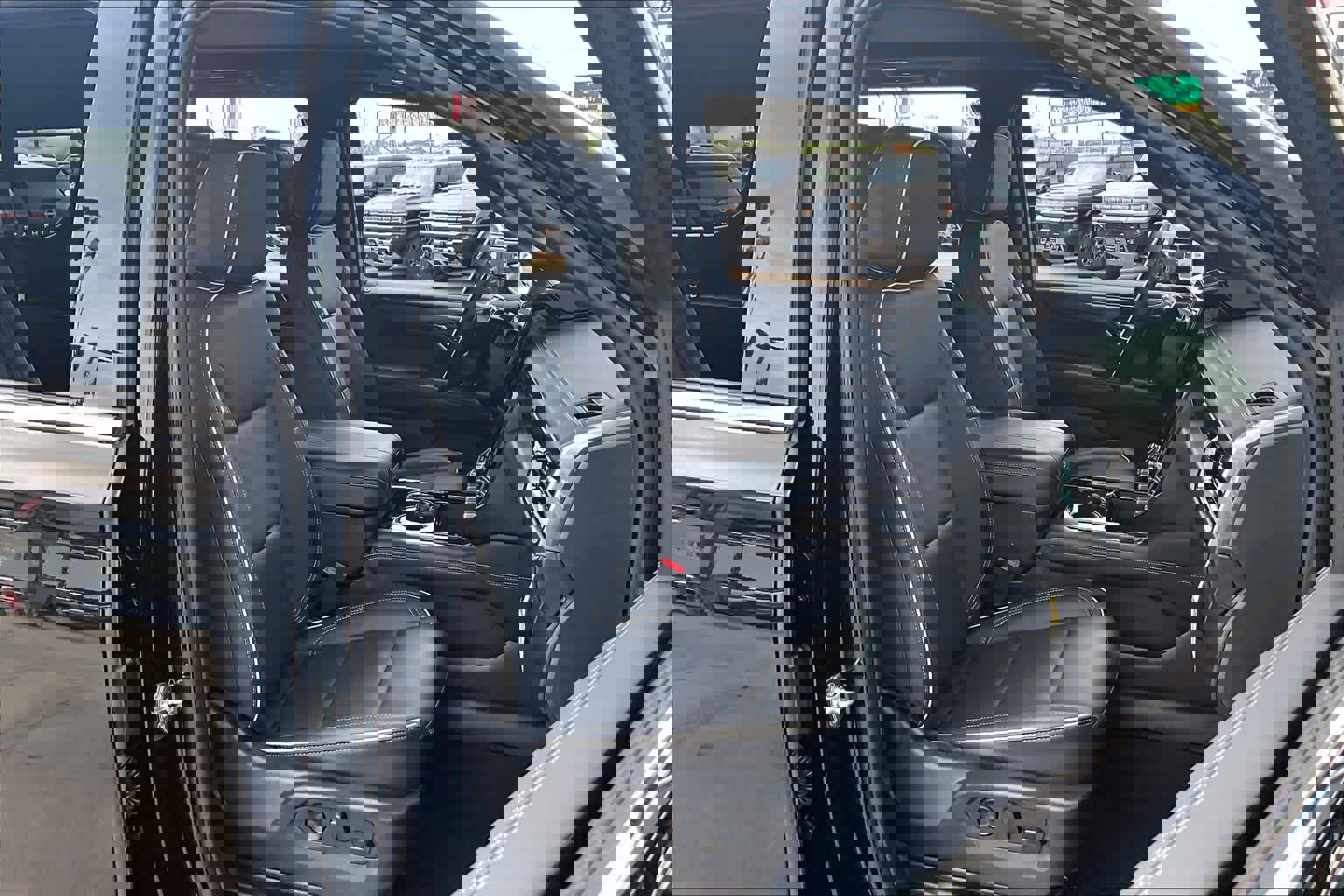 Used 2026 GMC Yukon XL Elevation w/ Elevation Premium Package image 9