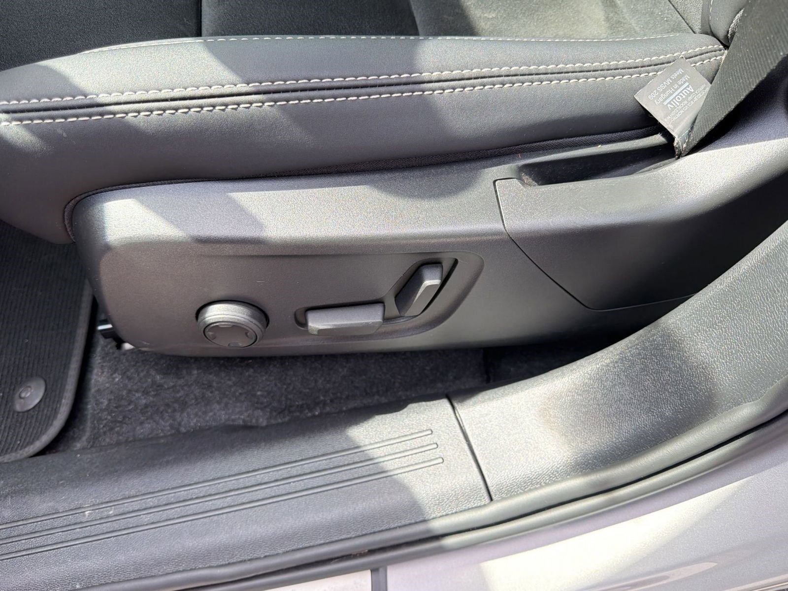 Certified 2024 Volvo XC40 Recharge Plus w/ Protection Package Premier RWD image 13
