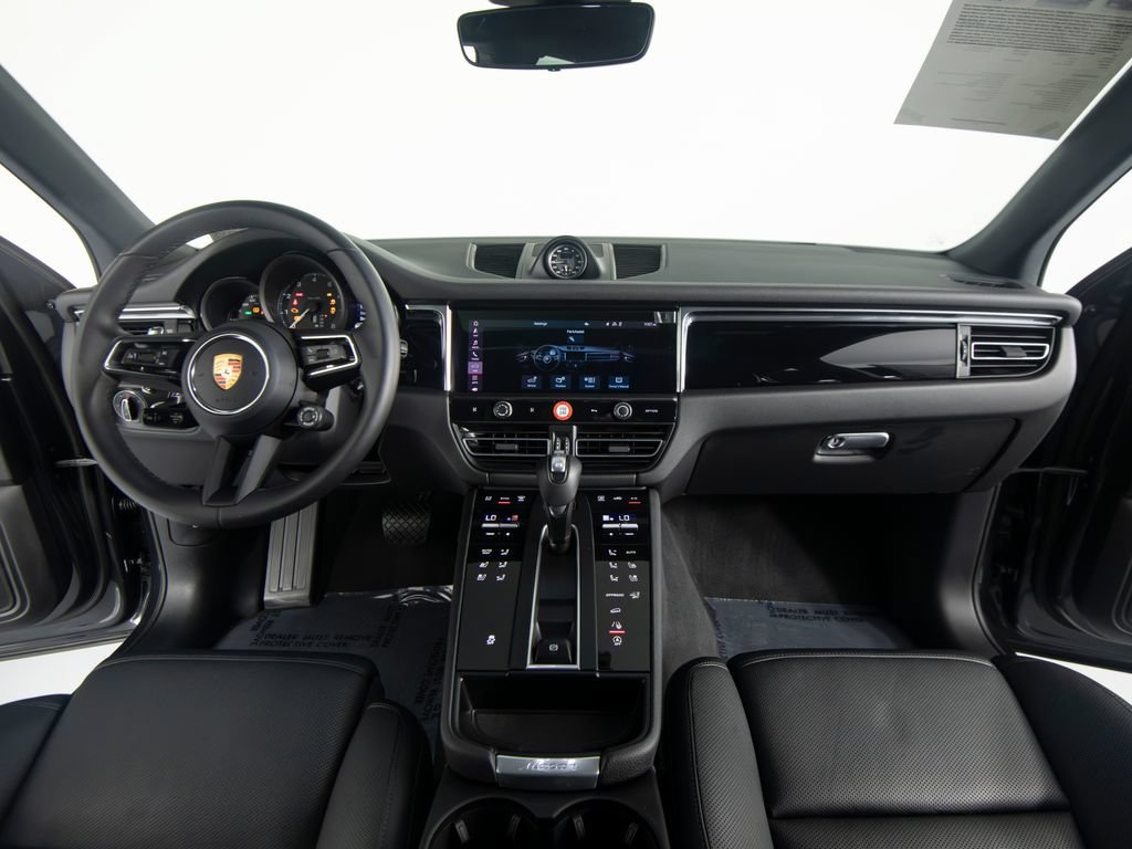Certified 2026 Porsche Macan AWD/4WD image 37