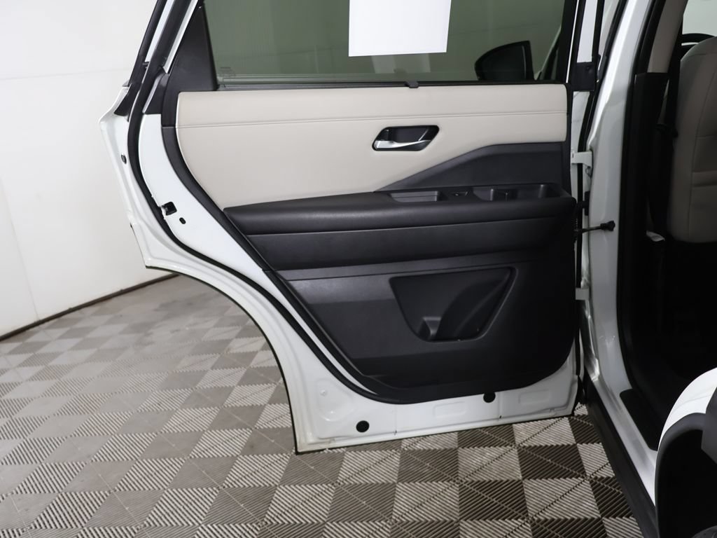 Used 2023 Nissan Pathfinder SL AWD/4WD image 25