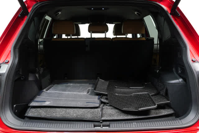 Certified 2023 Volkswagen Tiguan SE FWD image 29