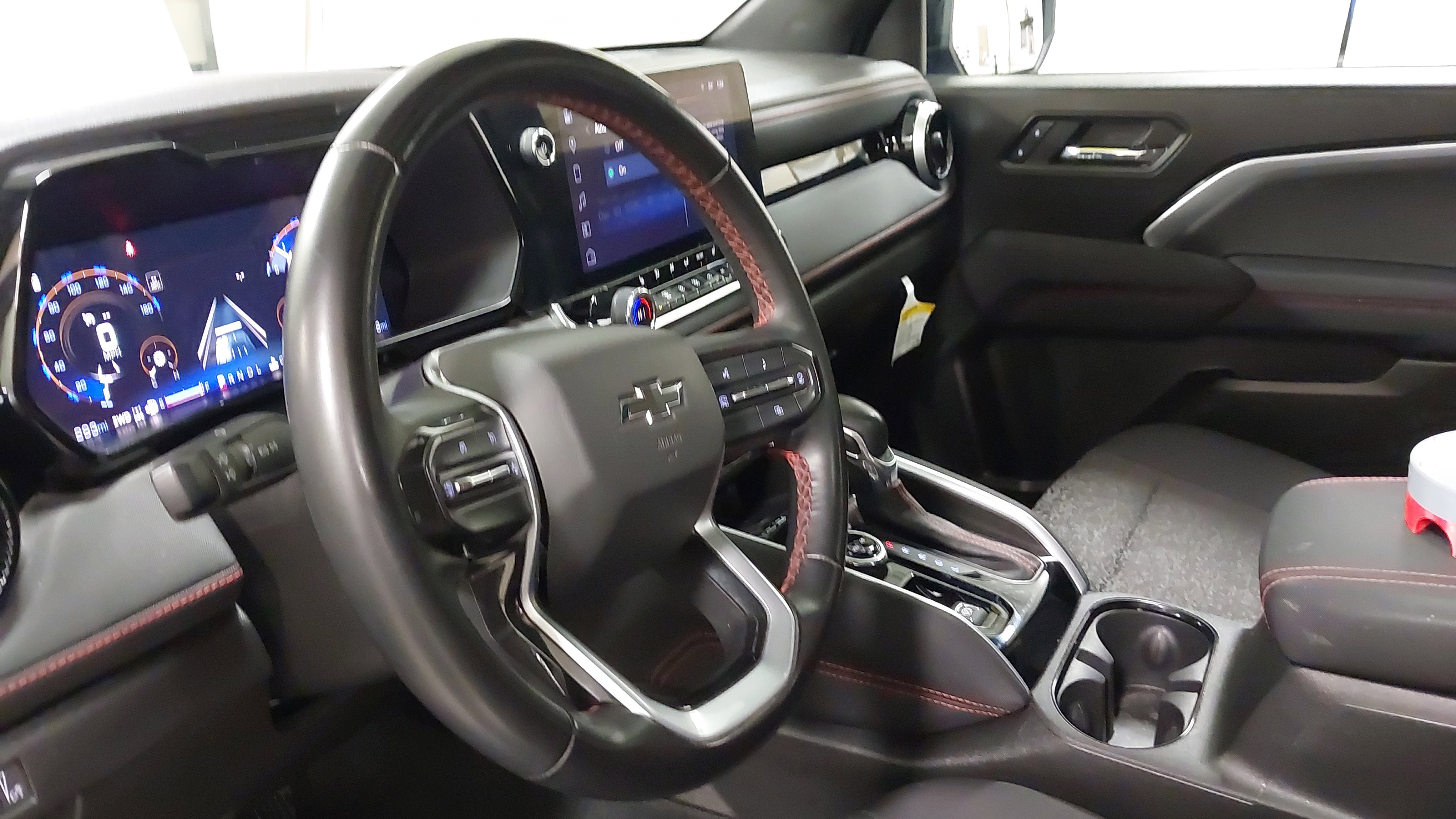 Used 2024 Chevrolet Colorado Z71 w/ Z71 Convenience Package 2 image 17