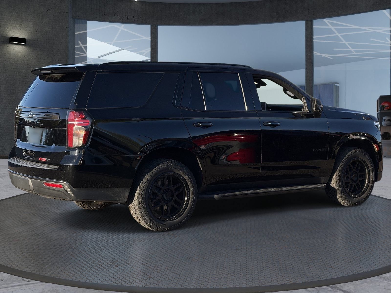 Certified 2022 Chevrolet Tahoe RST w/ Luxury Package AWD/4WD image 6