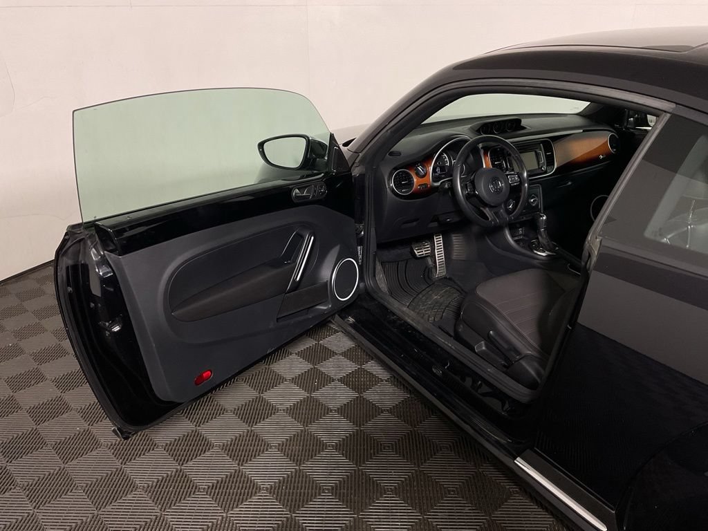 Used 2013 Volkswagen Beetle Turbo FWD image 18
