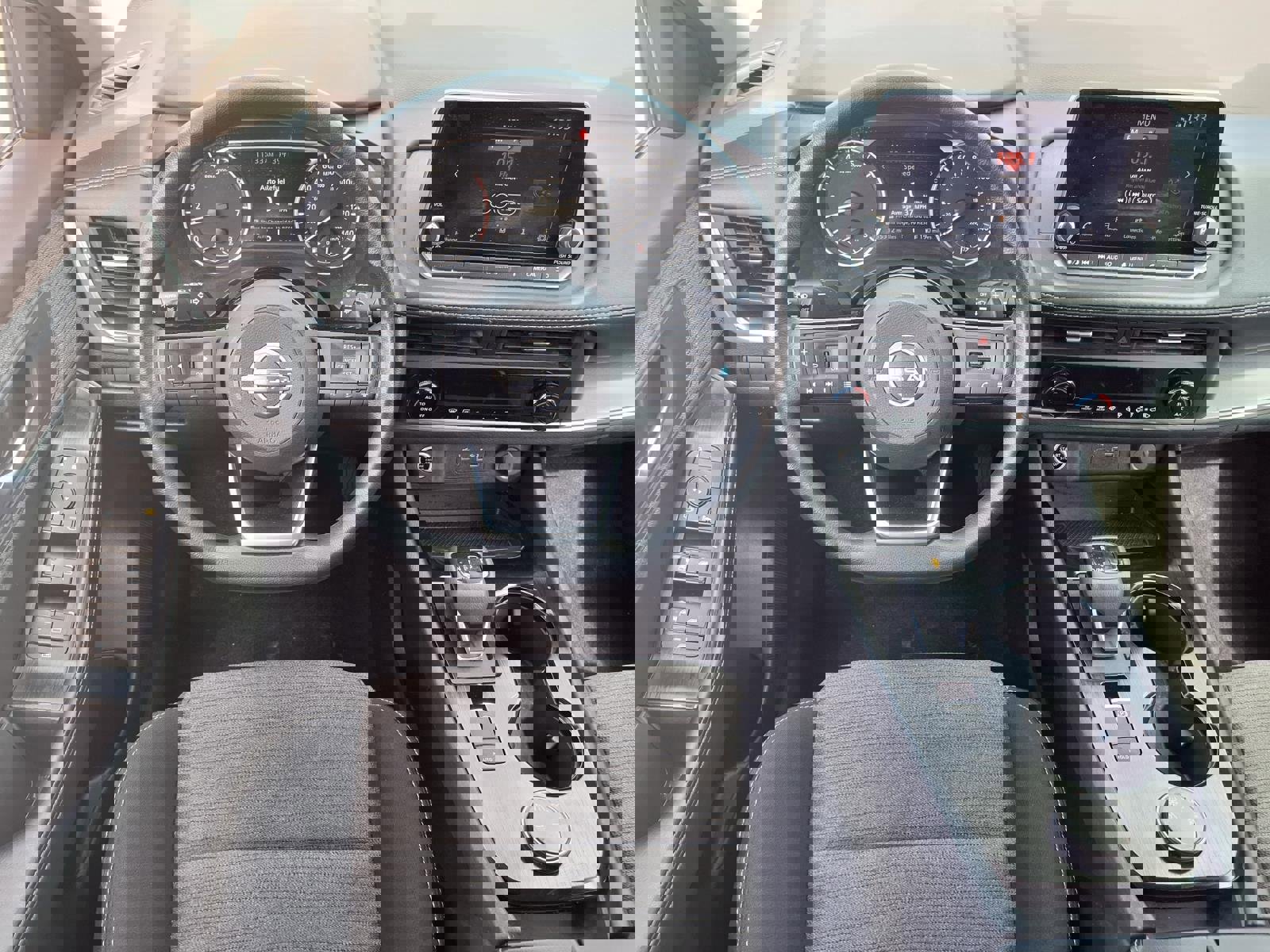 Used 2023 Nissan Rogue SV image 5