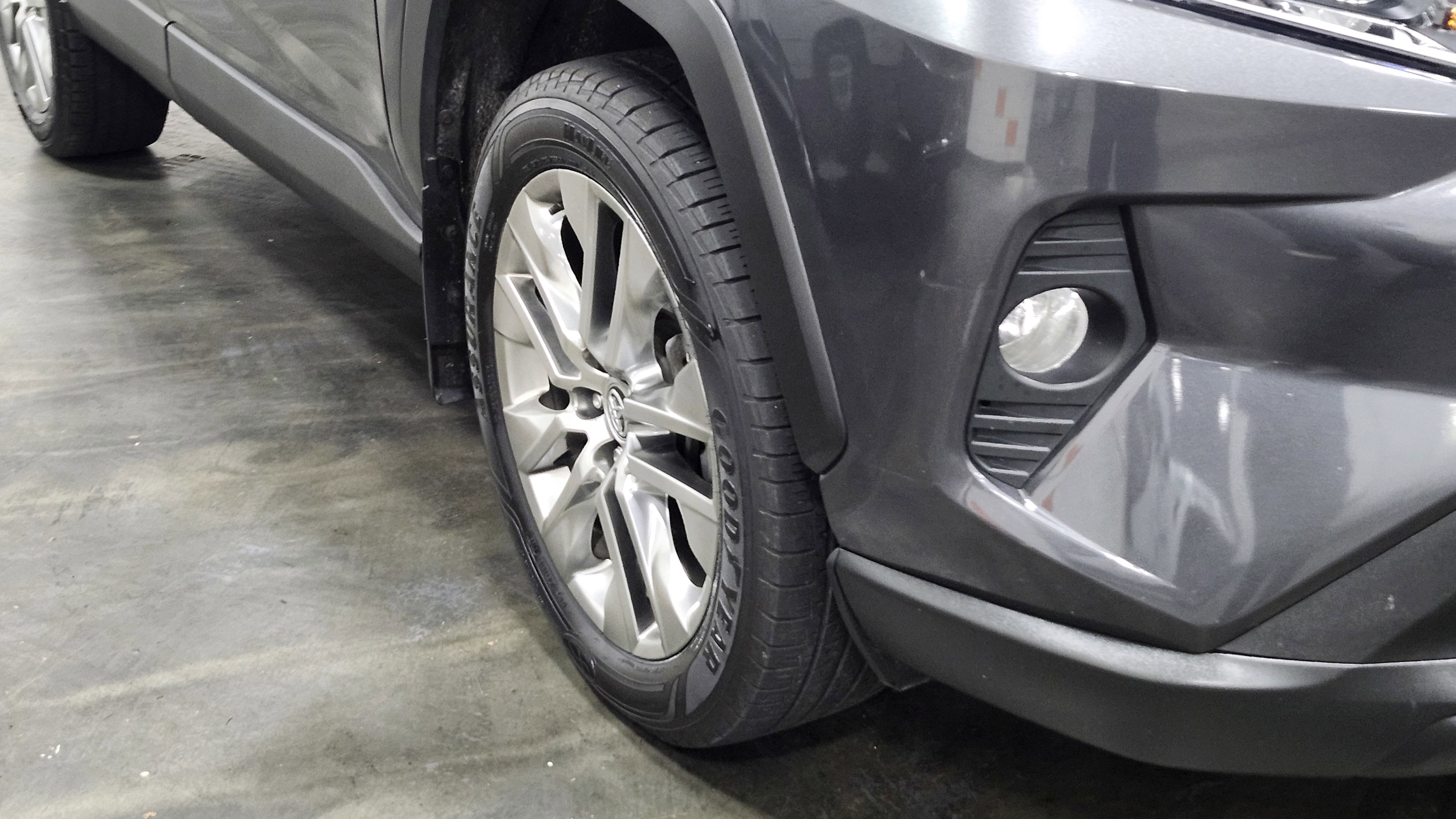 Used 2020 Toyota RAV4 XLE Premium image 6