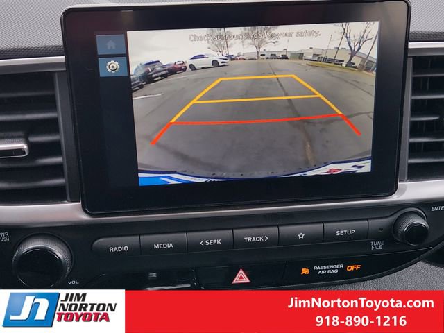 Used 2025 Hyundai Venue SEL image 18