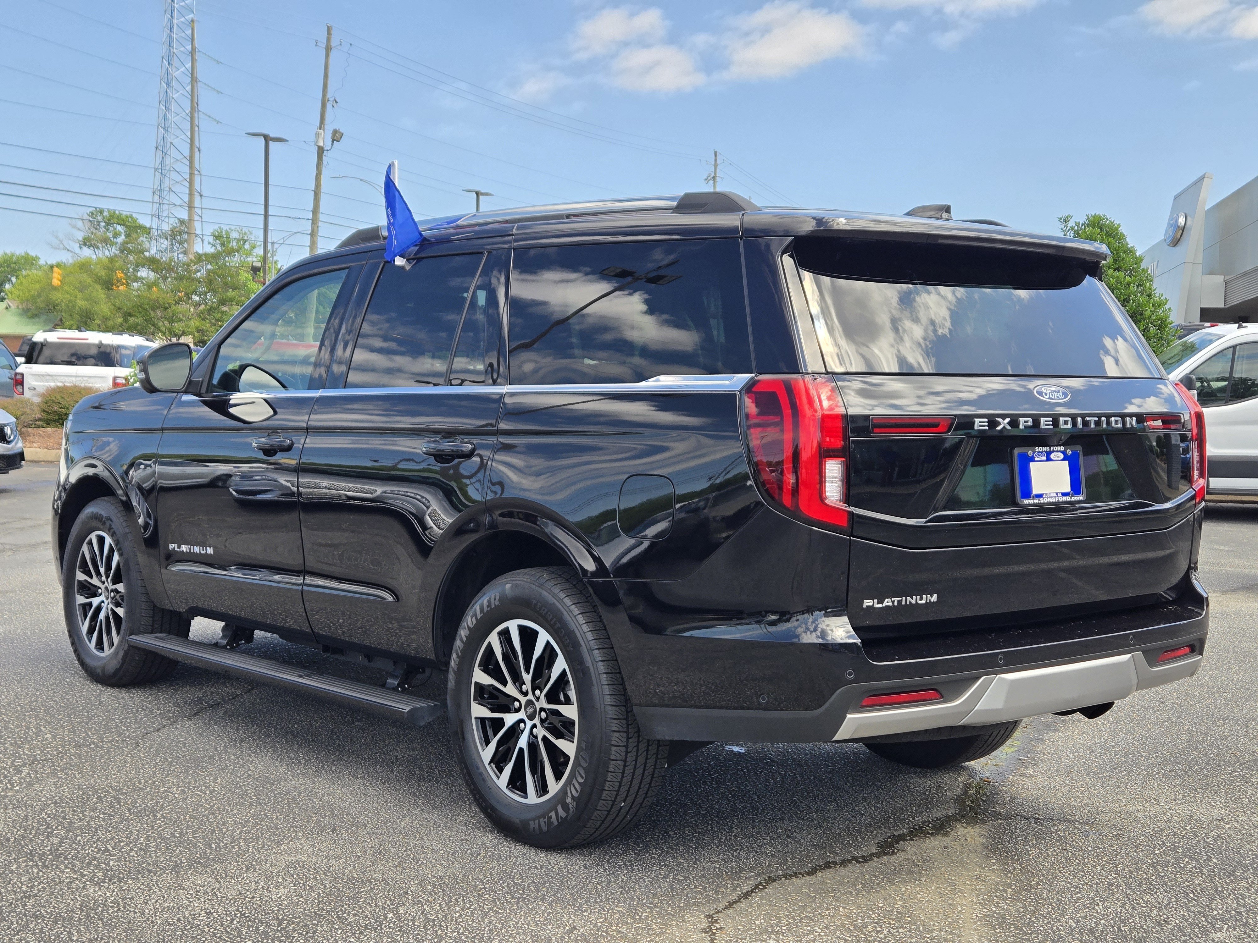 Certified 2025 Ford Expedition Platinum AWD/4WD image 12