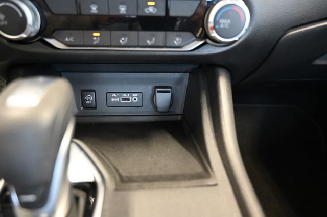 Used 2024 Nissan Sentra SV FWD image 20