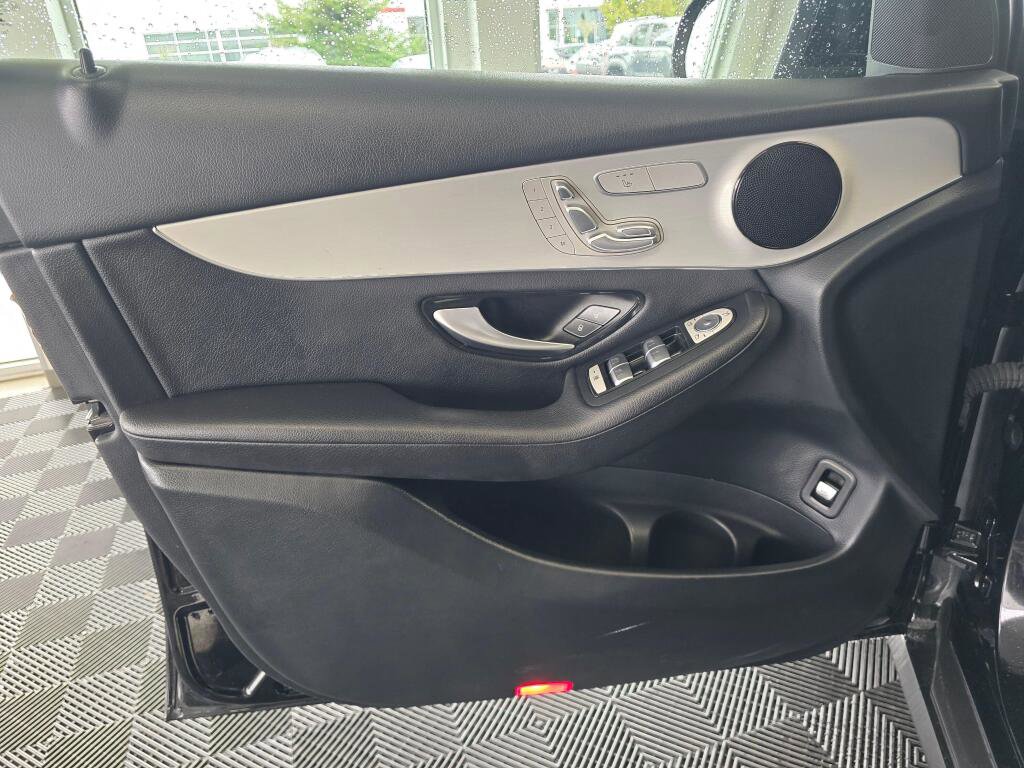 Used 2022 Mercedes-Benz GLC 300 image 19
