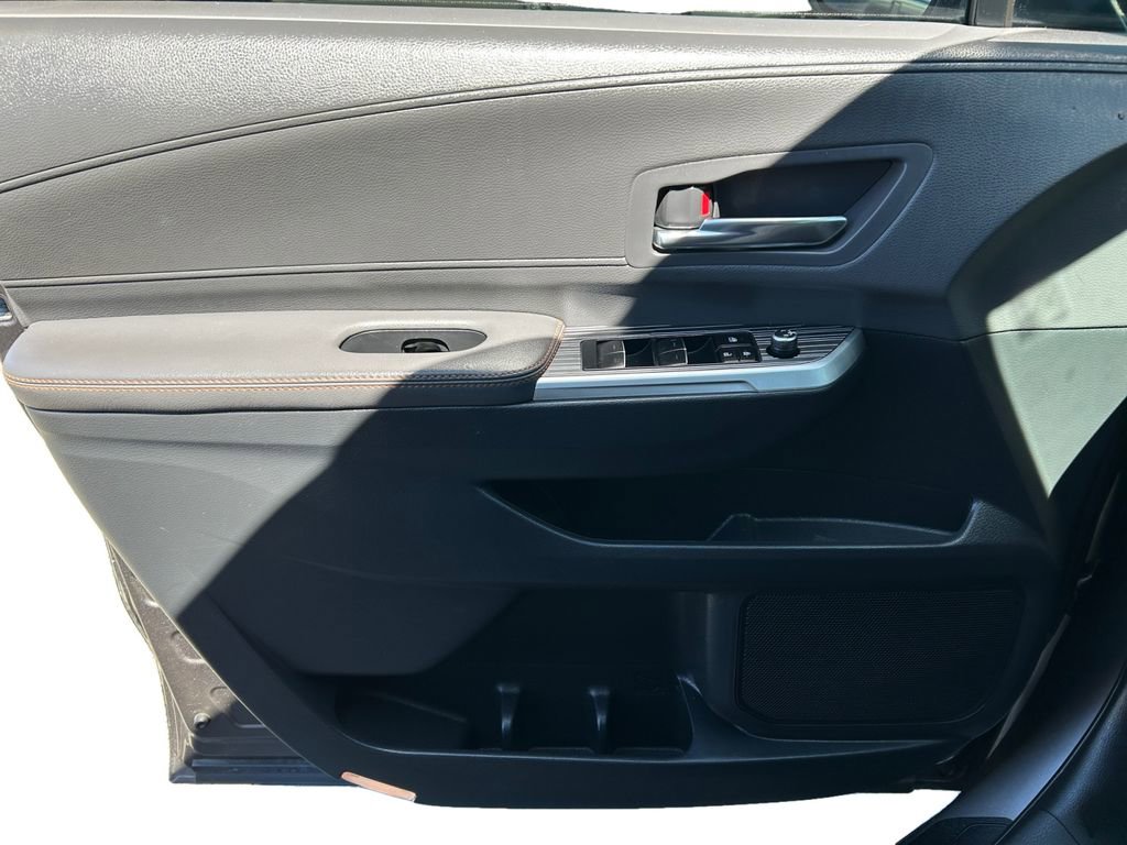 Used 2022 Toyota Sienna XSE w/ XSE Plus Package FWD image 18
