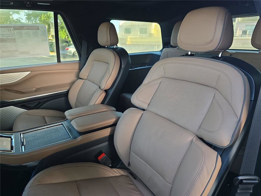 New 2026 Lincoln Navigator Black Label AWD/4WD image 16