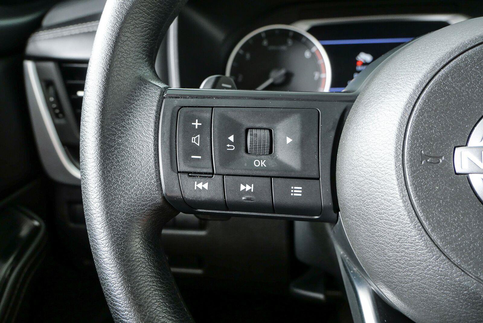 Used 2024 Nissan Rogue SV AWD/4WD image 10
