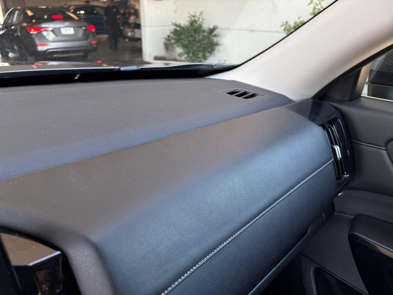 Used 2025 Nissan Pathfinder SV FWD image 38
