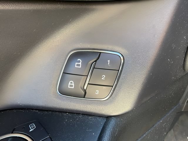 Used 2019 Ford Expedition XLT w/ Equipment Group 202A AWD/4WD image 16