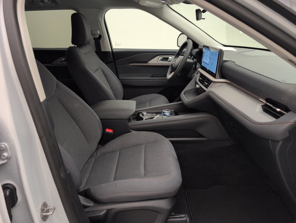 Used 2026 Ford Explorer Active RWD image 10