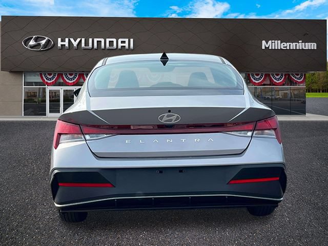 Certified 2026 Hyundai Elantra SE w/ Cargo Package FWD image 6