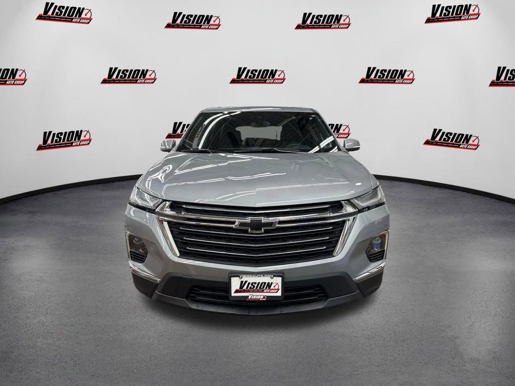 Used 2023 Chevrolet Traverse LT image 2