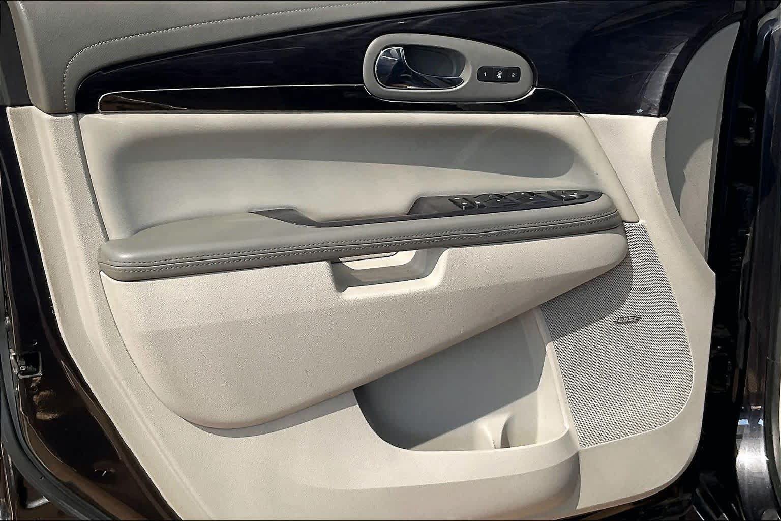 Used 2015 Buick Enclave Leather w/ Trailering Package FWD image 20