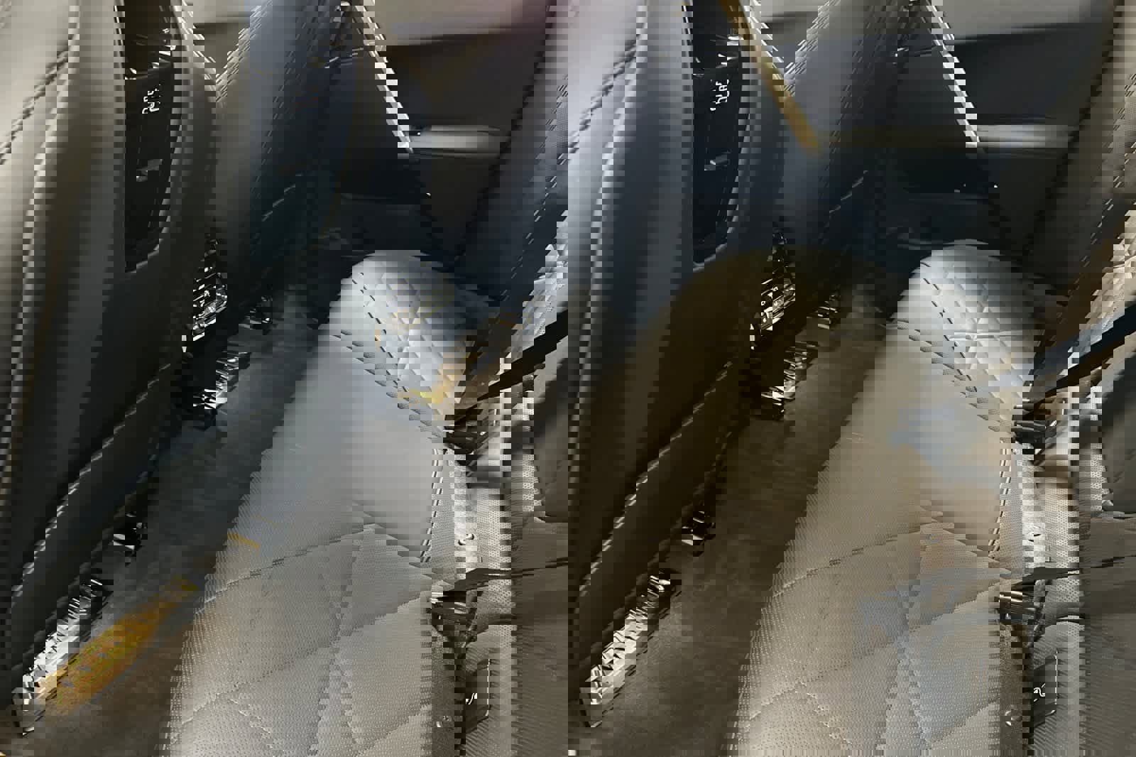 Used 2023 BMW iX xDrive50 w/ Premium Package image 4