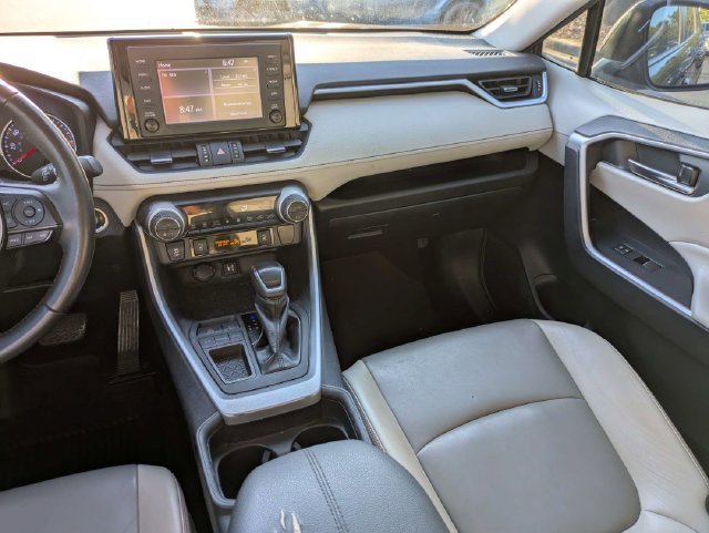 Used 2019 Toyota RAV4 XLE Premium w/ Cold Weather Package FWD image 18