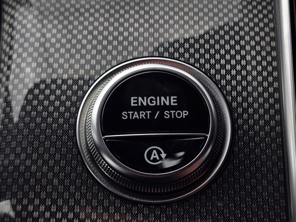Used 2025 Mercedes-Benz GLC 300 4MATIC image 42