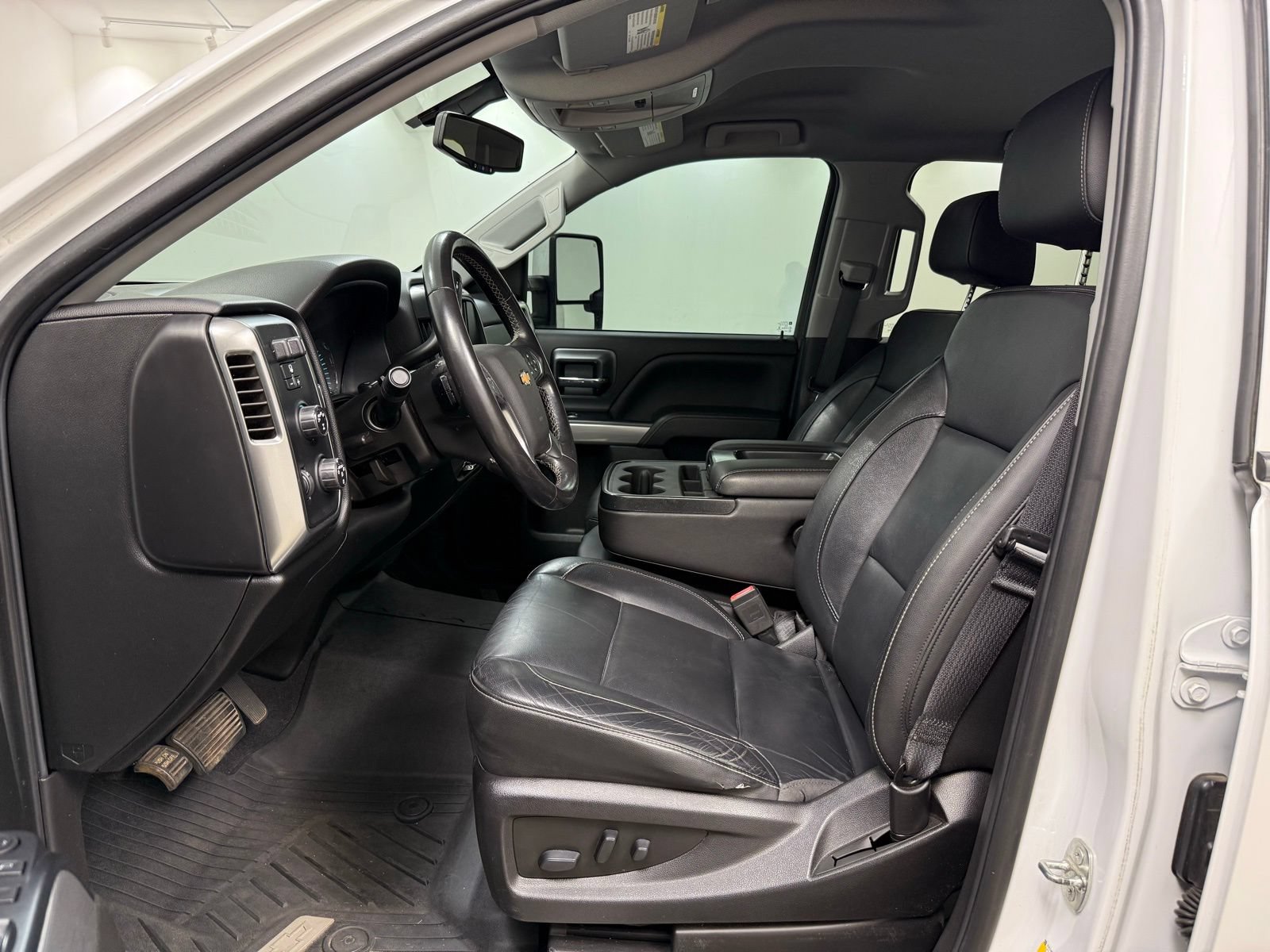 Used 2018 Chevrolet Silverado 1500 LT w/ All Star Edition AWD/4WD image 14