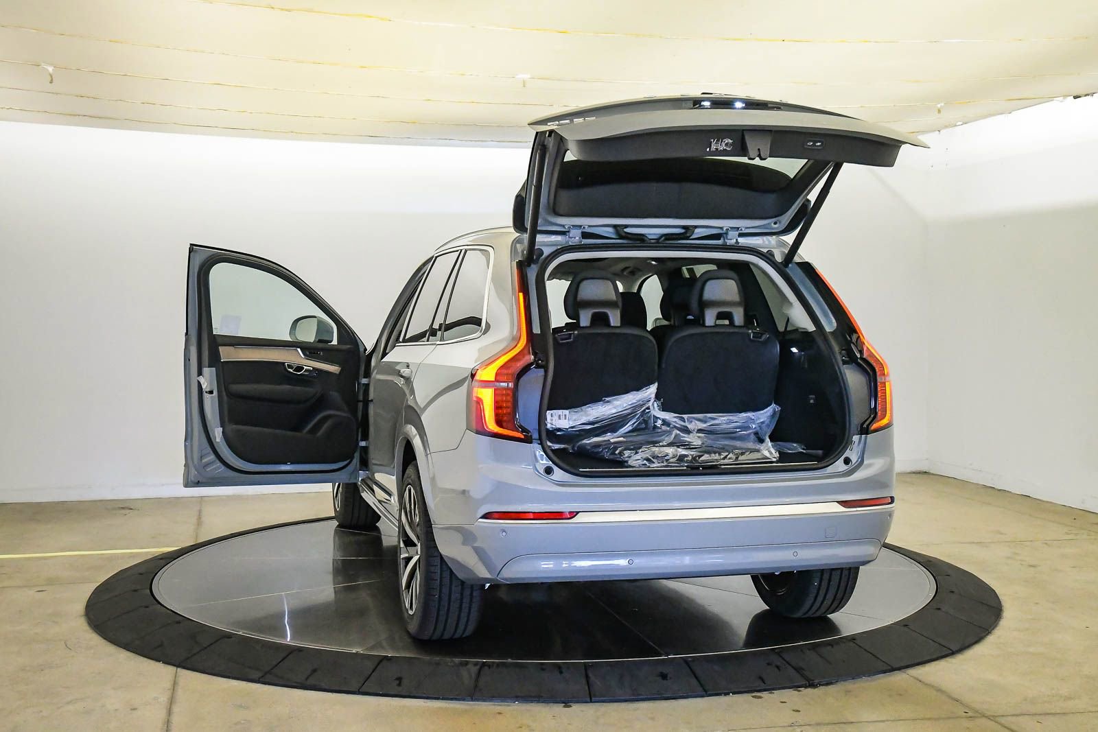 New 2026 Volvo XC90 B5 Core AWD/4WD image 28