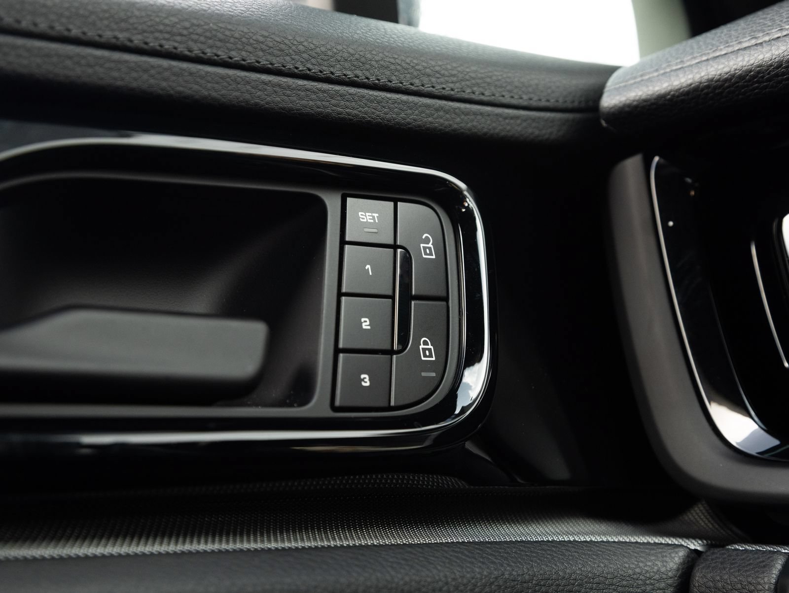 Certified 2025 Porsche Panamera image 19