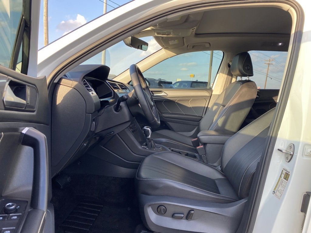 Used 2022 Volkswagen Tiguan SE image 9