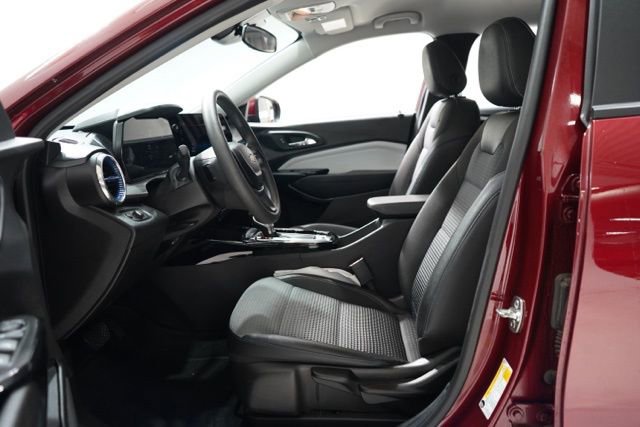 Used 2025 Chevrolet Trax LT image 15