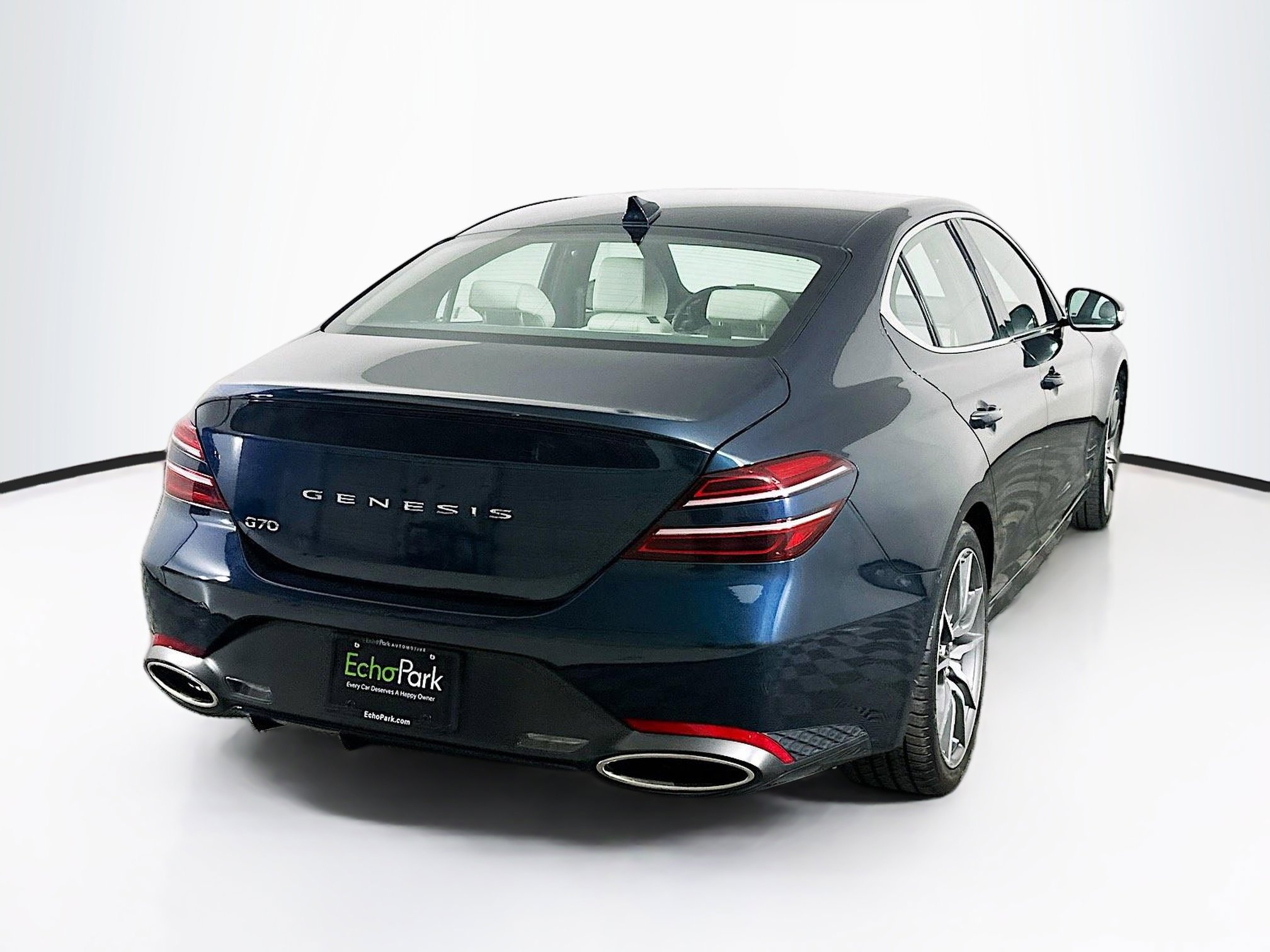 Used 2025 Genesis G70 2.5T image 9