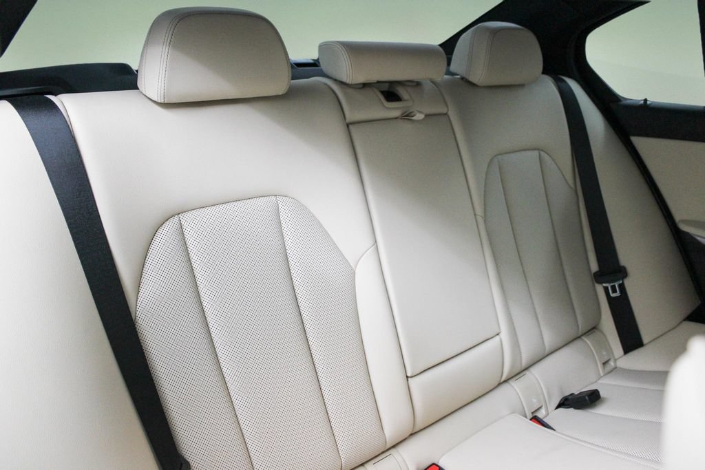 Used 2024 BMW 330i Sedan w/ Convenience Package RWD image 28