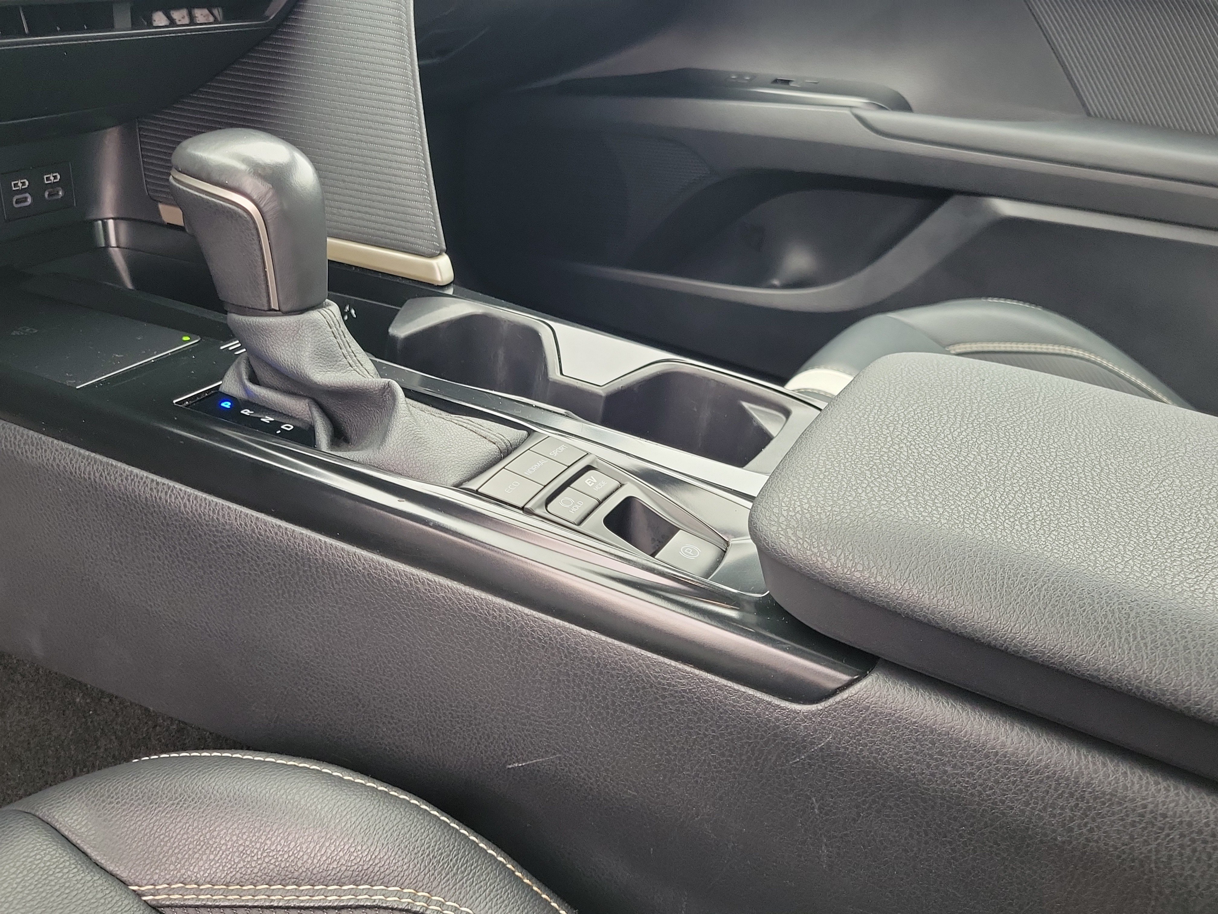 Used 2025 Toyota Camry SE FWD image 29
